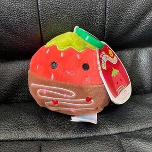 BNWT Scarlet the Valentine chocolate covered strawberry Squishmallow clip